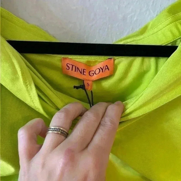 STINE GOYA Green Yuna Long Sleeve T-Shirt - Picture 6 of 10